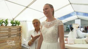 10 Minuten nach Messe-Eröffnung die ersten Anprobe 10 Minuten nach Messe-Eröffnung die ersten Anprobe