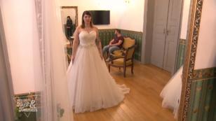 Lara probiert ihr langersehntes Traumkleid an Lara probiert ihr langersehntes Traumkleid an