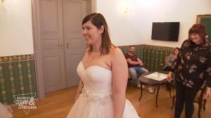 Nur in einem Modell strahlt Lara sofort Nur in einem Modell strahlt Lara sofort