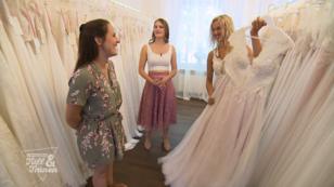 Sie hat sich auf das Kleid fixiert Sie hat sich auf das Kleid fixiert