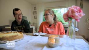 Tobias stellt Jessica schon seiner Mutter vor Tobias stellt Jessica schon seiner Mutter vor