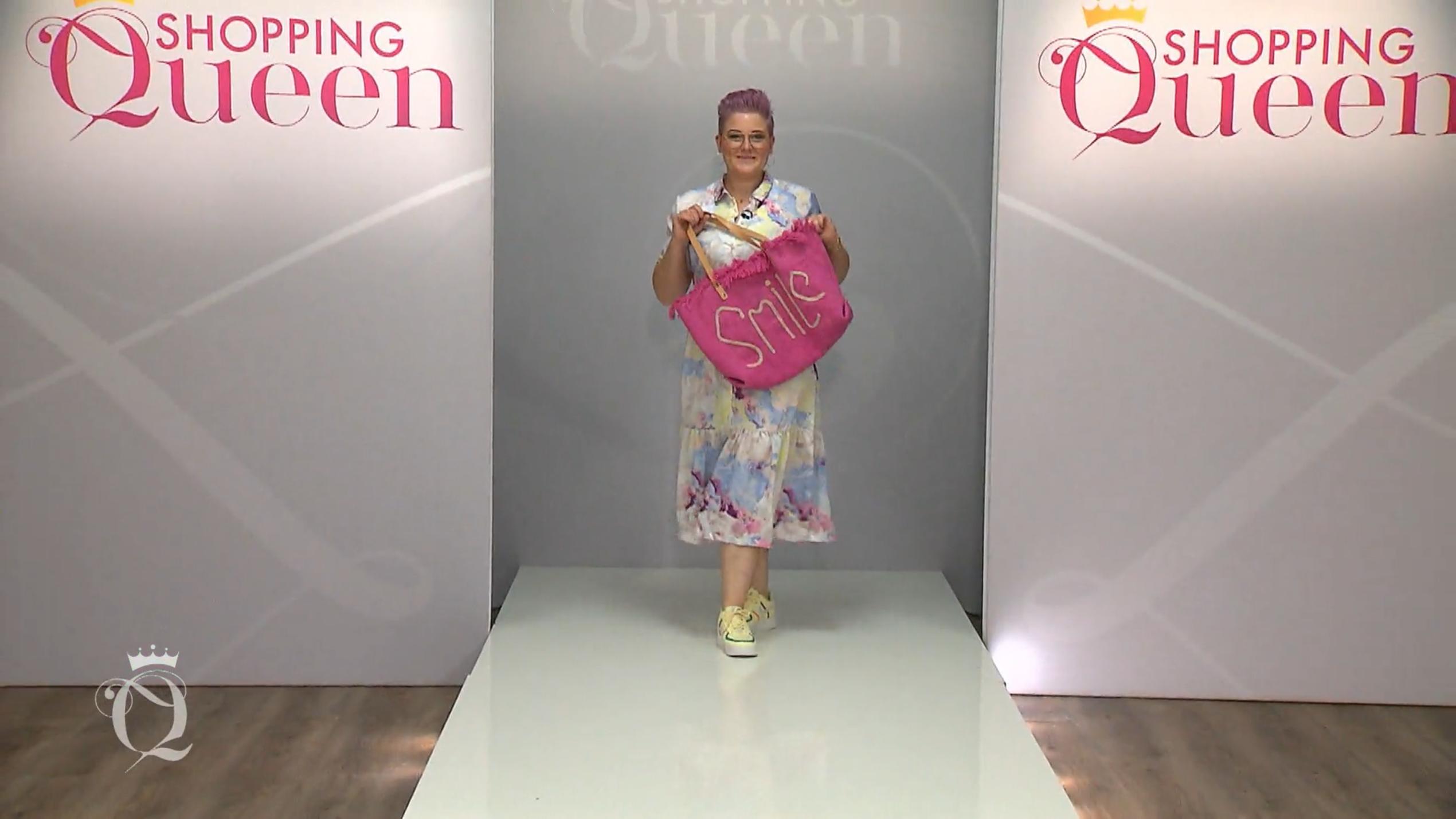 Für Guido wird Annett zum Schmetterling auf dem Catwalk Für Guido wird Annett zum Schmetterling auf dem Catwalk
