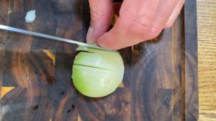 Zwiebeln richtig schneiden: So geht's Zwiebeln richtig schneiden: So geht's