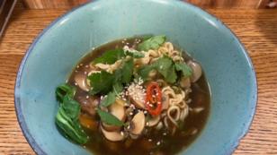 Vegane Asia-Nudelsuppe Vegane Asia-Nudelsuppe