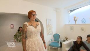 Lisa ist auch mit XXL-Tattoo weiblich Lisa ist auch mit XXL-Tattoo weiblich