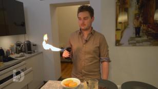 Basti kämpft mit seinem Flammenwerfer Basti kämpft mit seinem Flammenwerfer