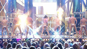 Die Männer-Stripshow lässt den Saal toben Die Männer-Stripshow lässt den Saal toben
