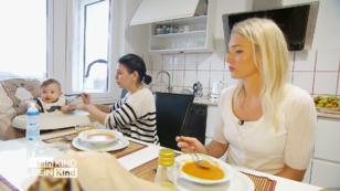 Anika ist geschockt- gibt Fatma ihrem Sohn Salz? Anika ist geschockt- gibt Fatma ihrem Sohn Salz?