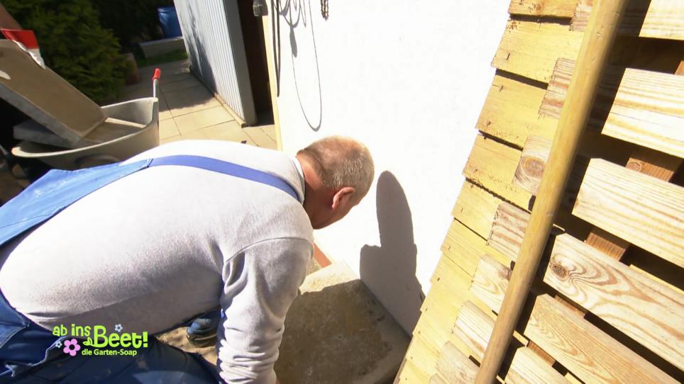 Ralle muss seine Steinplatten zurückbauen Ralle muss seine Steinplatten zurückbauen