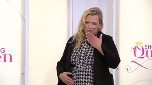 Karin freut sich über die Beurteilung Karin freut sich über die Beurteilung