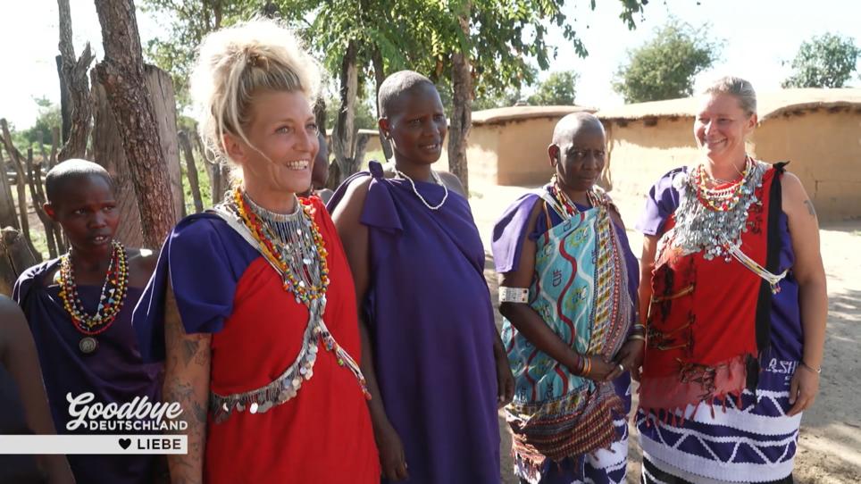 Angela hat sich doch für die Massai-Tracht entschieden Angela hat sich doch für die Massai-Tracht entschieden