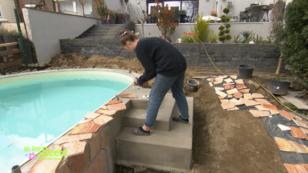 Teamwork: Einer klebt, eine(r) puzzelt Teamwork: Einer klebt, eine(r) puzzelt