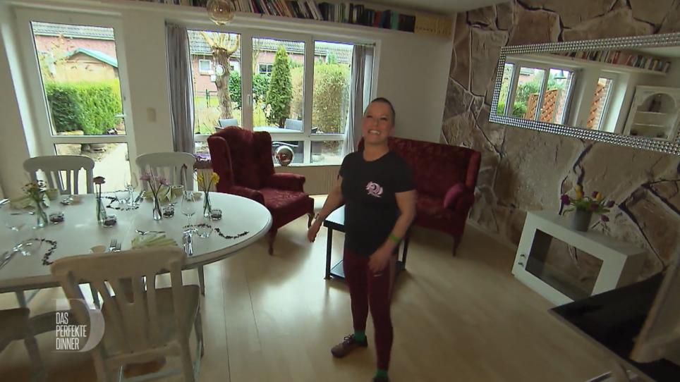 Den Tisch hat Bianca schon in der Nacht gedeckt Den Tisch hat Bianca schon in der Nacht gedeckt