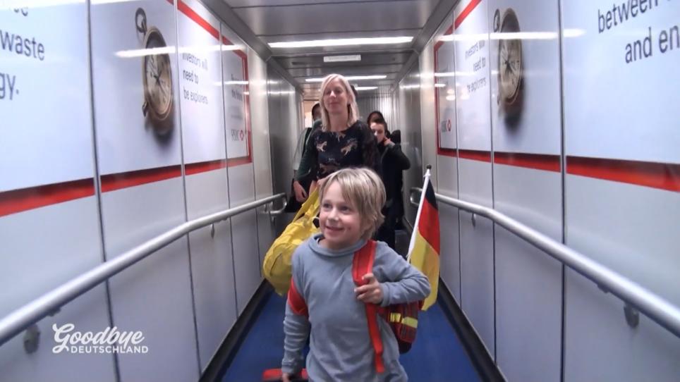 Lara fliegt One Way nach Los Angeles Lara fliegt One Way nach Los Angeles