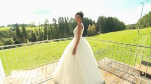 Cindy hat ihr Hochzeitskleid selbst designed Cindy hat ihr Hochzeitskleid selbst designed