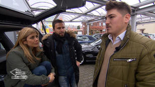 Ein Mader hat sich an der Motorhaube bedient Ein Mader hat sich an der Motorhaube bedient