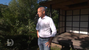 Alexander genießt seinen großen Garten Alexander genießt seinen großen Garten