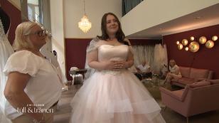Meike möchte das Gesicht von Braut Natascha betonen Meike möchte das Gesicht von Braut Natascha betonen