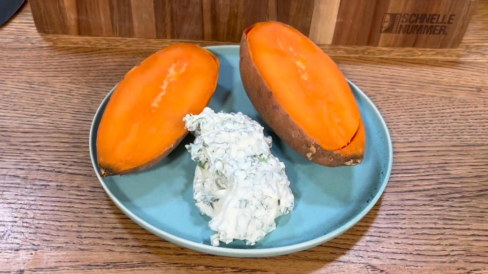 Süßkartoffel Baked Potato Style mit Kräuterquark Süßkartoffel Baked Potato Style mit Kräuterquark