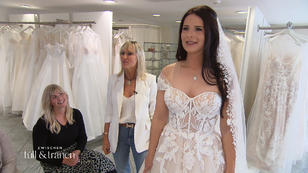 Franzi ist überrascht, dass ihr das Kleid gefällt Franzi ist überrascht, dass ihr das Kleid gefällt