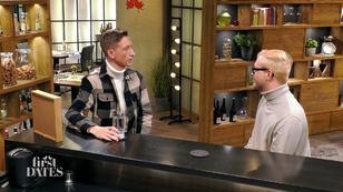 Er sucht einen Mann, der mit ihm Weihnachtsfilme schaut Er sucht einen Mann, der mit ihm Weihnachtsfilme schaut