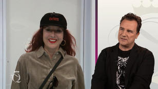 Tina hat was "von einer amerikanischen Touristin" Tina hat was "von einer amerikanischen Touristin"