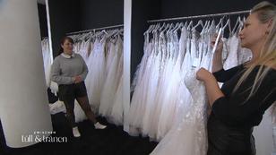 Brautkleid mit oder ohne Träger für Sindy? Brautkleid mit oder ohne Träger für Sindy?