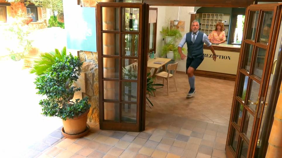 Roland hüpft durch die Gegend Roland hüpft durch die Gegend