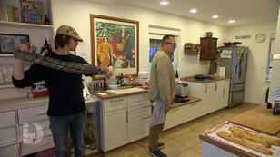 Klaus wird in der Küche vom Sohnemann unterstützt Klaus wird in der Küche vom Sohnemann unterstützt