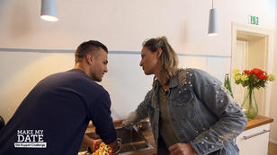 Eva und Timur entdecken doch viele Gemeinsamkeiten Eva und Timur entdecken doch viele Gemeinsamkeiten
