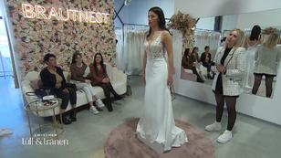 Nadine im figurbetonten Kleid Nadine im figurbetonten Kleid
