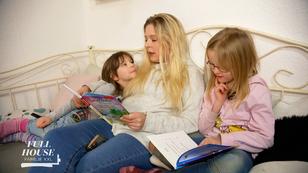 Natalie muss mit ihren Kindern lesen üben Natalie muss mit ihren Kindern lesen üben