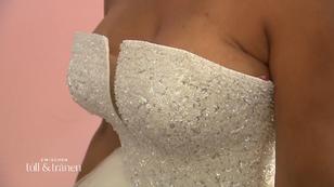 Bozena freut sich über ihr sexy Brautkleid Bozena freut sich über ihr sexy Brautkleid