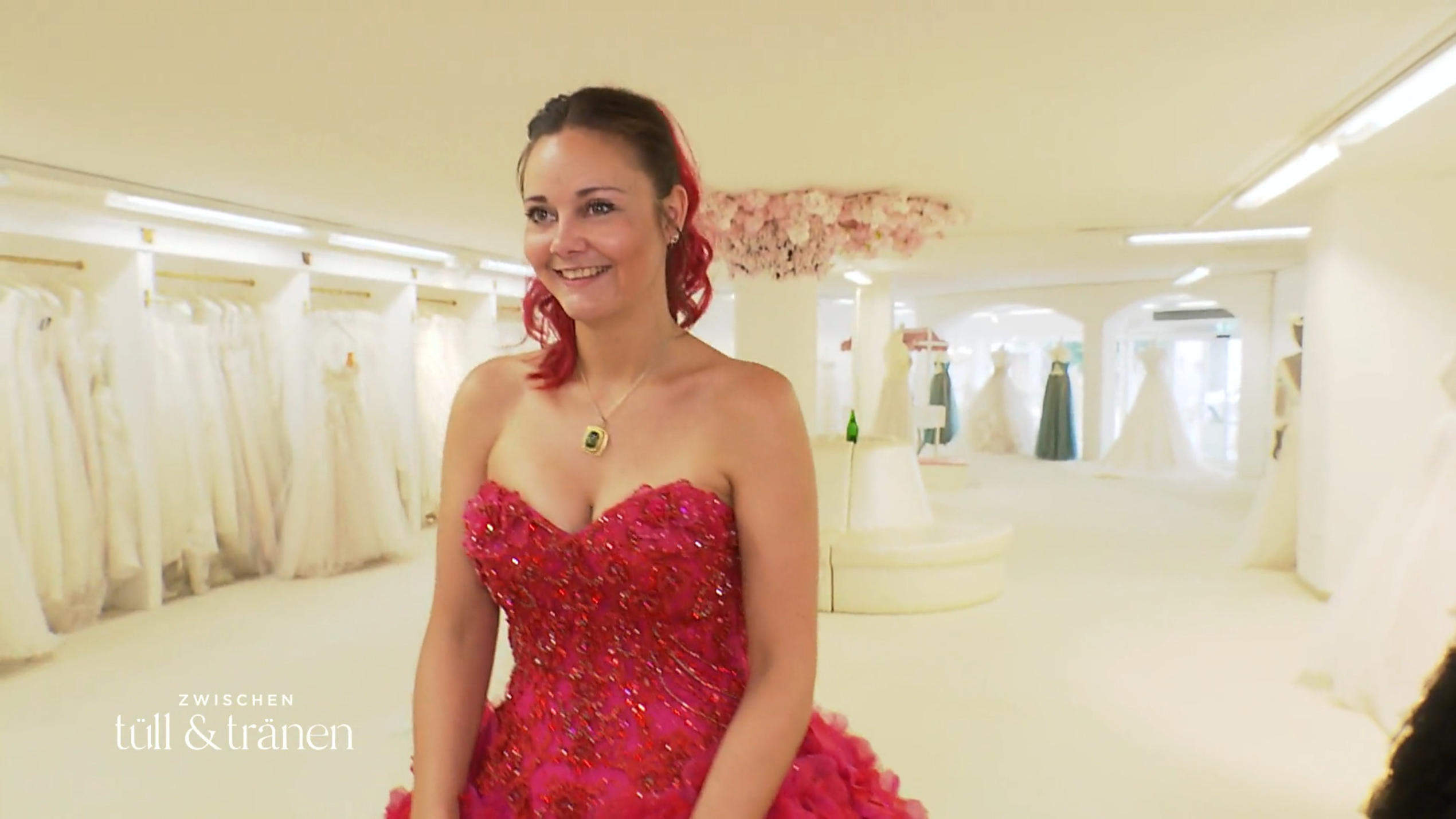 Braut Katharina bringt Farbe ins Spiel Braut Katharina bringt Farbe ins Spiel