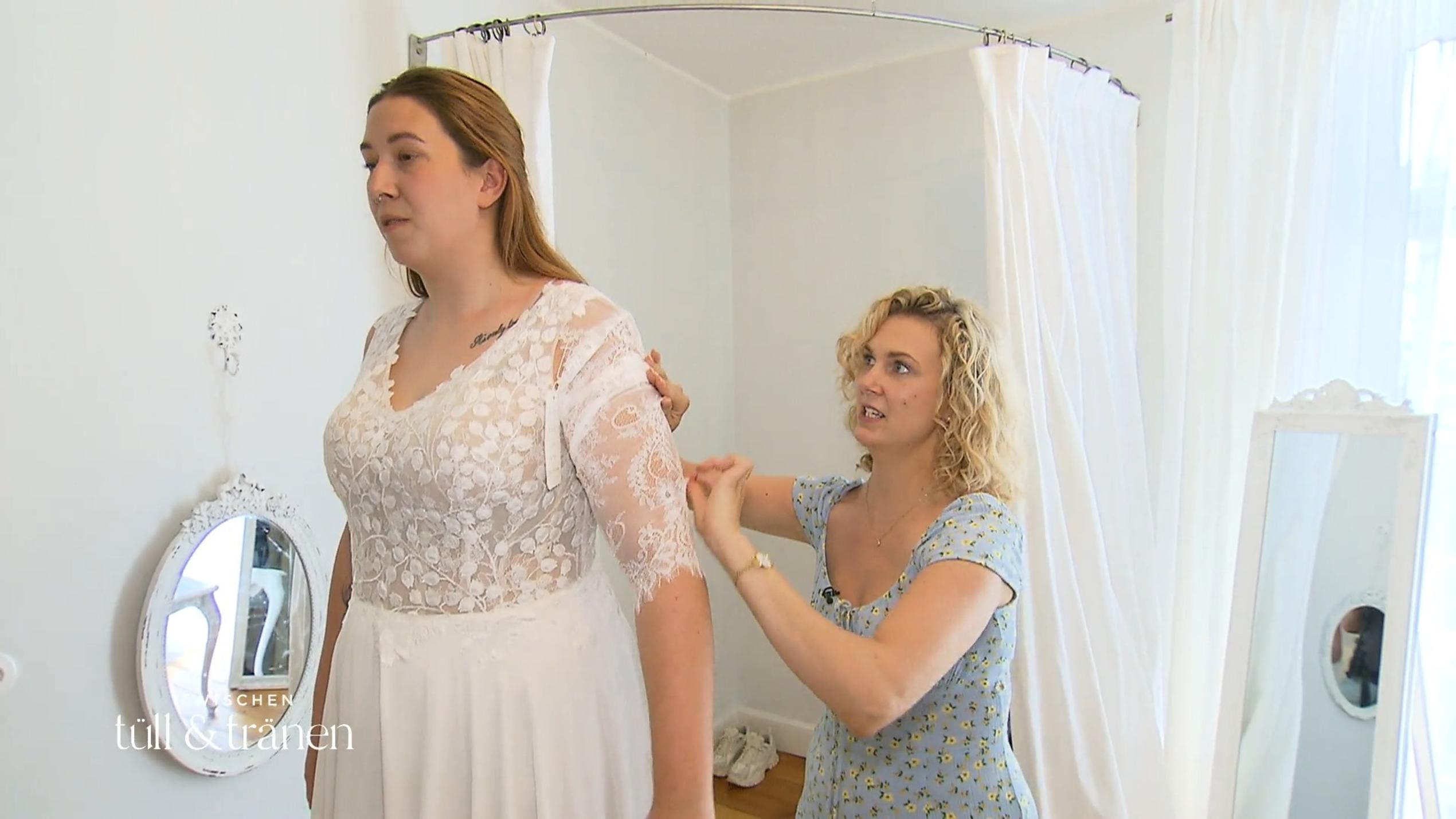 Celina hat ein Favoritenkleid - bei der Konkurrenz Celina hat ein Favoritenkleid - bei der Konkurrenz