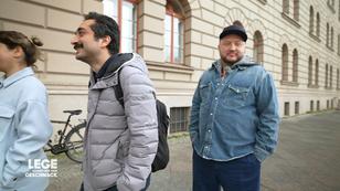 Lege steht für "Mustafas Gemüse Kebab" an Lege steht für "Mustafas Gemüse Kebab" an