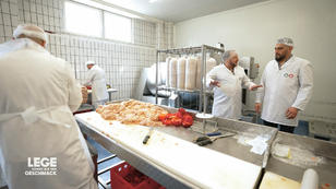 Dönerproduktion - So werden Döner gebaut Dönerproduktion - So werden Döner gebaut