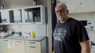 Torsten hat viele Geräte und wenig Arbeitsfläche Torsten hat viele Geräte und wenig Arbeitsfläche