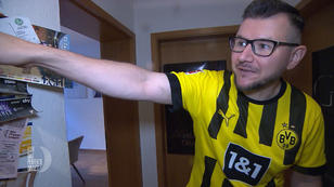 Gunnar ist stolz auf seine Seriensammlung Gunnar ist stolz auf seine Seriensammlung