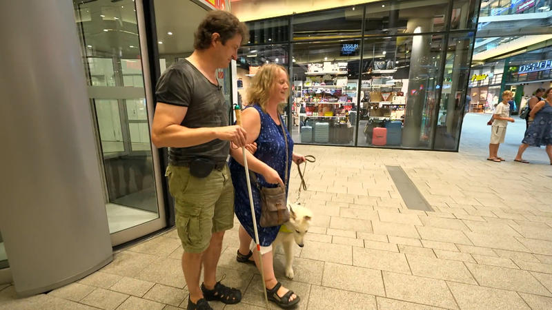 Nächste Übung für Falco - Drehtüren bewältigen