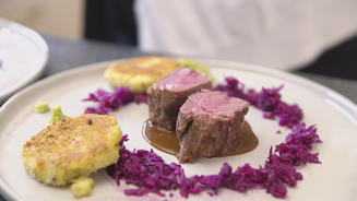 Rehrücken an Schokoladen-Bier-Soße