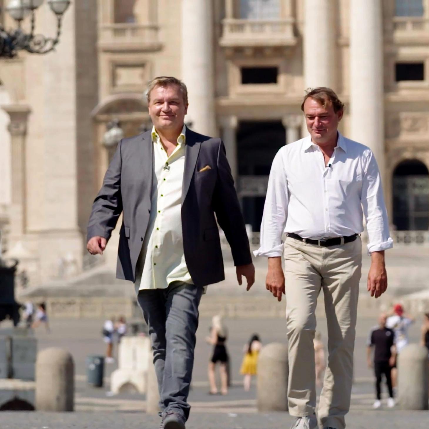 Hape Kerkeling und Andreas Englisch bei \Hape und die 7 Zwergstaaten\. Hape Kerkeling und Andreas Englisch bei \Hape und die 7 Zwergstaaten\.
