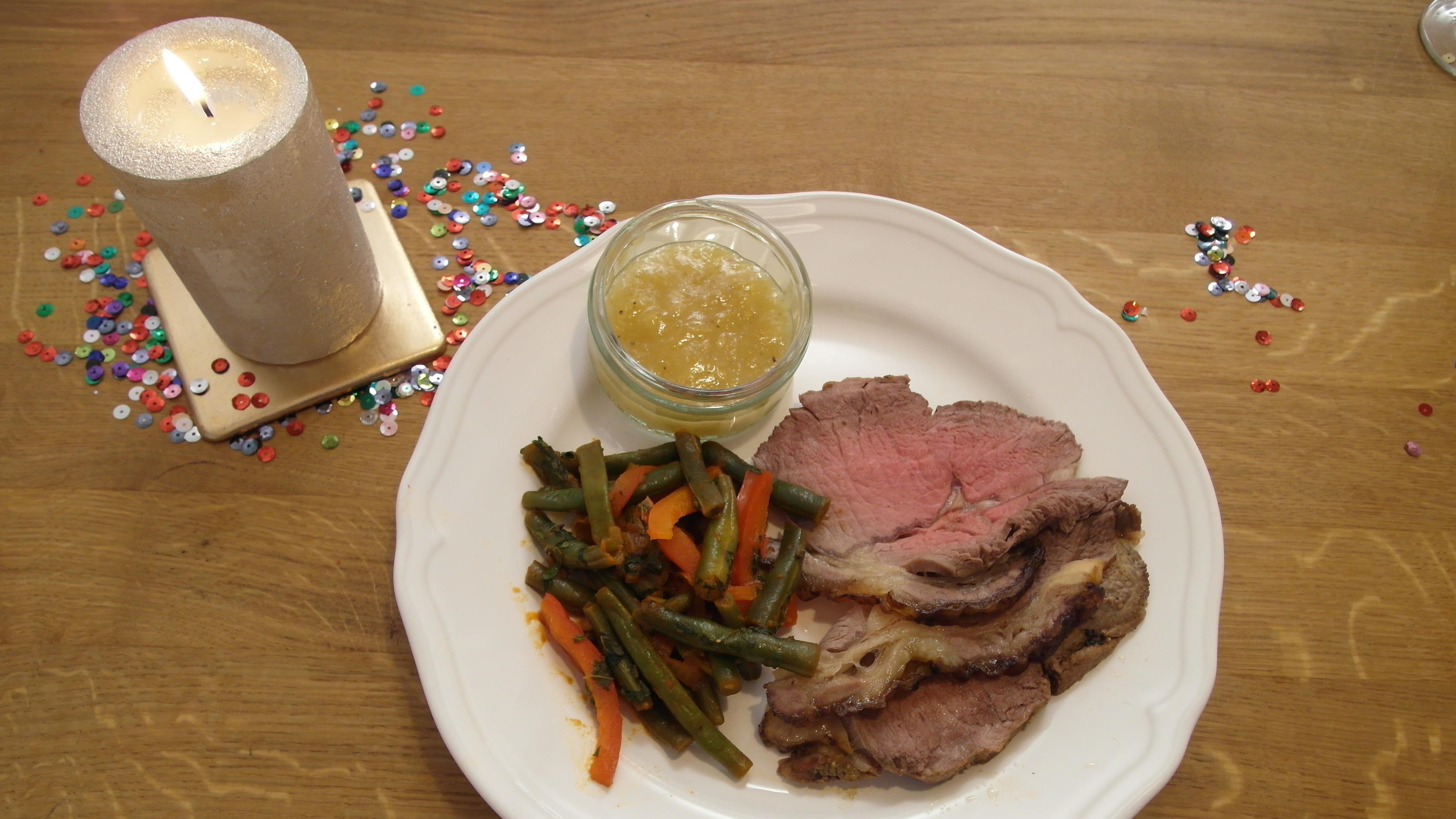 Als Hauptspeise gibt es bei Johanna Roastbeef mit Bananenchutney Als Hauptspeise gibt es bei Johanna Roastbeef mit Bananenchutney