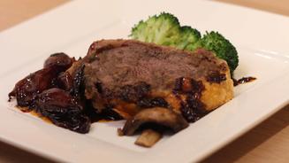 Beef-Wellington mit Rotwein-Schalotten