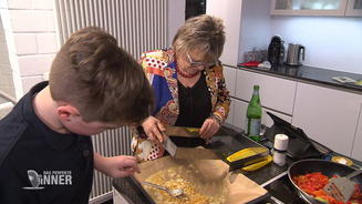 Moni lässt die Puppen tanzen