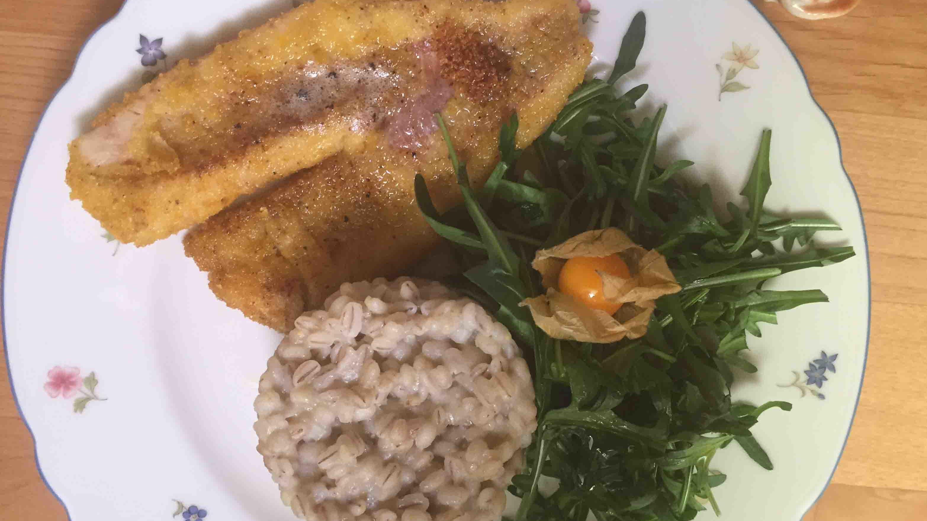 Schweriner Seefisch gebraten an Graupenrisotto mit Saisonsalat