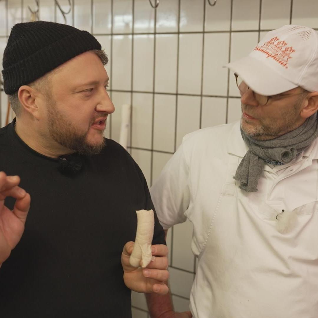 Sebastian Lege sucht die ideale Currywurst in der Metzgerei Dönninghaus. Sebastian Lege sucht die ideale Currywurst in der Metzgerei Dönninghaus.