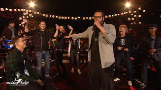 Die Stars singen ihren eigenen Song