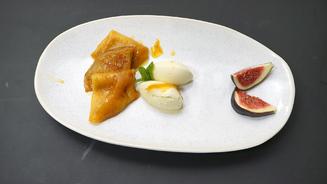 Crêpe Suzette mit Kamilleneis
