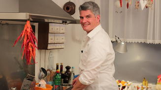 Sebastian hat immer noch einen drauf